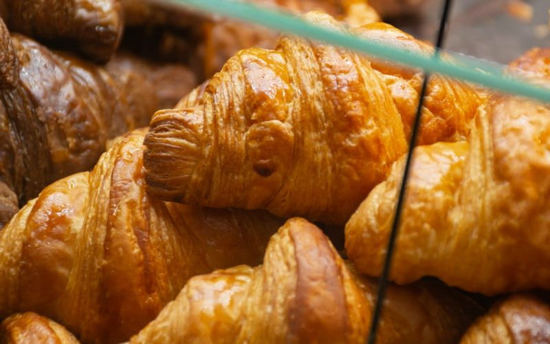 croissants en una cristalera