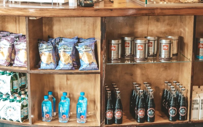 estanteria con productos